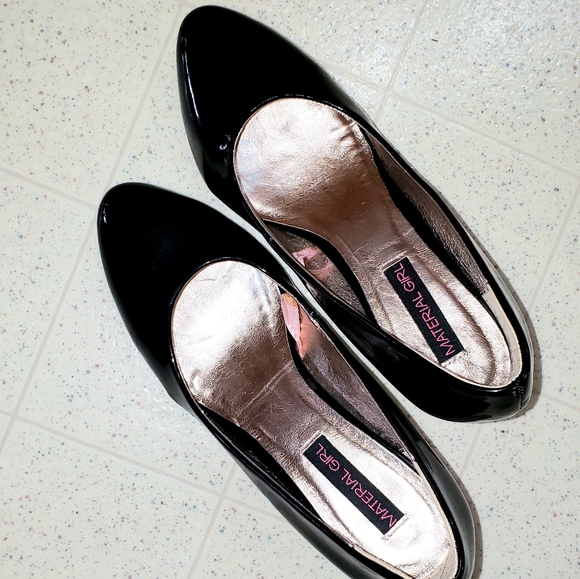 Size 6.6 black heels - Picture 2 of 2